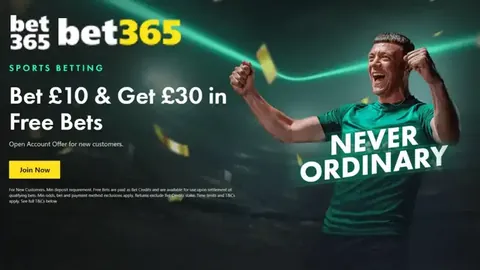 8分钟亮相即离场，拉维亚引众叹息，球迷哀叹：脆弱王者，易损之躯令人怜惜！