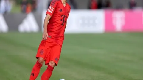 “15岁武坛新星邓智瑄获国际武联2025年度运动员大奖”