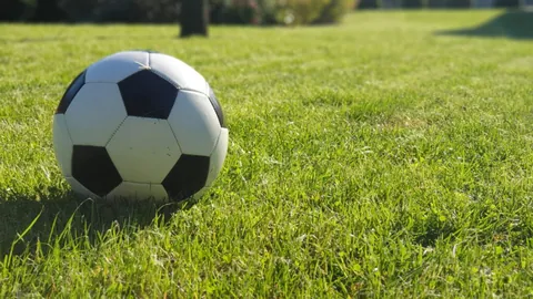 莫兰特半场进攻受阻，投篮全失仅靠罚球得分，送出2板4助